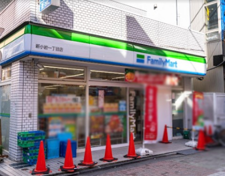 ���ӊ� �R���r�j 73m �t�@�~���[�}�[�g �V����꒚�ړX