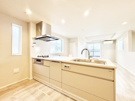 �L�b�`�� ���������Ȃ��炲�Ƒ��Ƃ̉�b���y���߂�ΖʃJ�E���^�[�L�b�`��