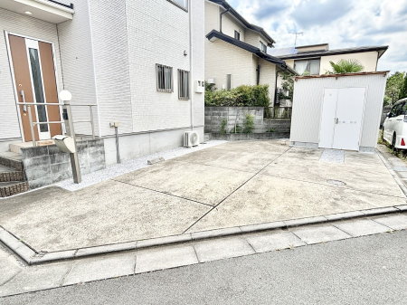  �����Ɍ������Ȃ����ԃX�y�[�X�B  