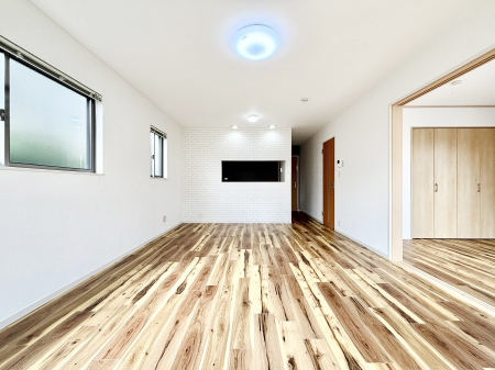 ���r���O ���邢�z���������A�����̕��͋C�ɖ�������郊�r���O�E�_�C�j���O�B   