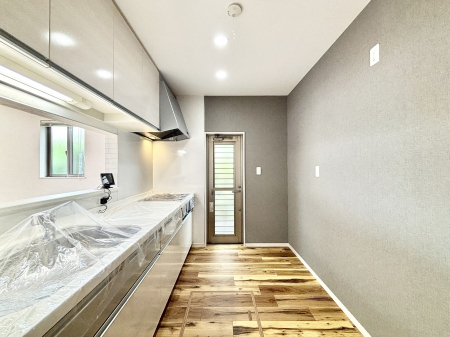 �L�b�`�� ���������Ȃ���ł����Ƒ��Ƃ̉�b���y���߂�ΖʃL�b�`��  