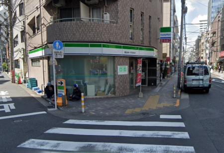 ���ӊ� �R���r�j 87m �t�@�~���[�}�[�g �b����꒚�ړ��X