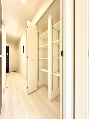 ���̑����� �L�����[�B�|�������G�߂̏��������[���邱�Ƃ��ł��܂��B