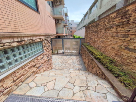 �G���g�����X -