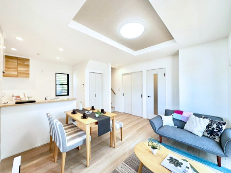 ���r���O ���邢�z���������A�����̕��͋C�ɖ�������郊�r���O�_�C�j���O�B �@