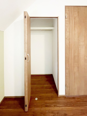 ���[ ��������ߗނ�ו��Ȃǂ̎��[�ɕ֗��ȃN���[�[�b�g�t���ł��B