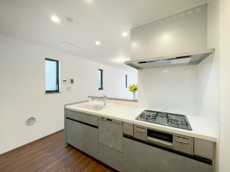 �L�b�`�� ���r���O�ŗV�Ԃ��q�l�������Ȃ��炨�������ł���ΖʃL�b�`��