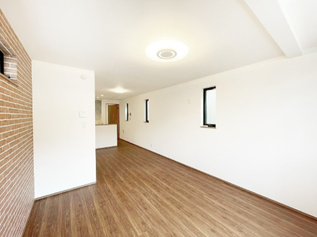 ���̑����� �Ƒ��̏Ί炪���R�Ɛ��܂�Ă���A����ȕ��͋C�̃_�C�j���O�Ɏd�オ���Ă��܂��B