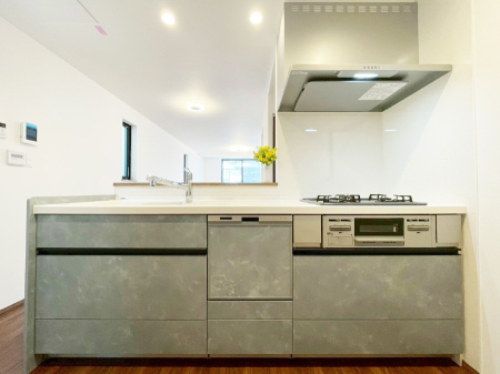 �L�b�`�� �J�E���^�[�z���ɂ��b�������Ȃ��疈���̂������������Ɗy����