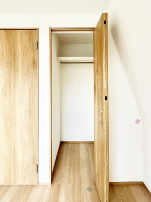 ���[ ��������ߗނ�ו��Ȃǂ̎��[�ɕ֗��ȃN���[�[�b�g�t���ł��B