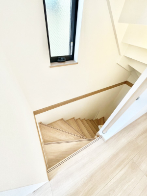 ���̑� ���Ƒ��Ԃ̃R�~���j�P�[�V�������[�܂郊�r���O�C���K�i���̗p���܂����B