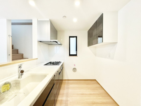 �L�b�`�� �u�₩�ȕ����ʂ蔲����L�b�`���B��������̂Ŗ��邭���C�ɂ��𗧂��܂��B