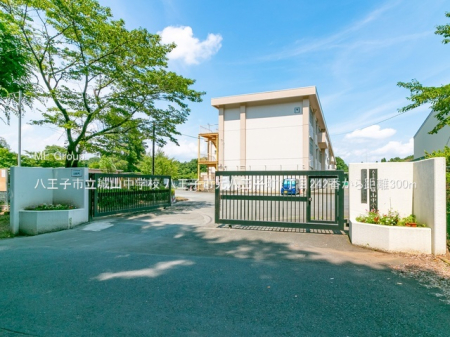 ���ӊ� ���w�Z 300m �����q�s����R���w�Z