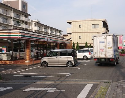 ���ӊ� �R���r�j 350m �Z�u��-�C���u�� �O�鉺�A���V���ړX