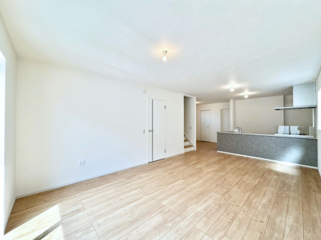 ���̑����� �Ƒ��̏Ί炪���R�Ɛ��܂�Ă���A����ȕ��͋C�̃_�C�j���O�Ɏd�オ���Ă��܂��B