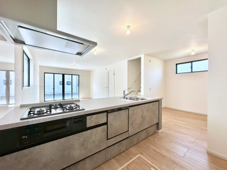 �L�b�`�� ���������Ȃ���ł����Ƒ��Ƃ̉�b���y���߂�ΖʃL�b�`��