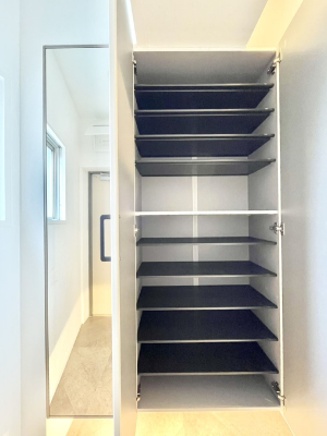 ���̑����� �����Ղ���[�ł���V���[�Y�{�b�N�X�ŉƑ��S���̌C���A���ւ�������B  