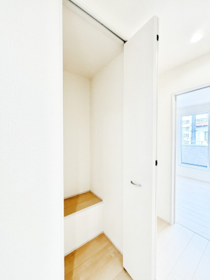 ���[ 2�K�L�����[�B�G�ߕi��|���p�i�A���p�i�̃X�g�b�N�Ȃǂ����[�ł��܂��B�@�@