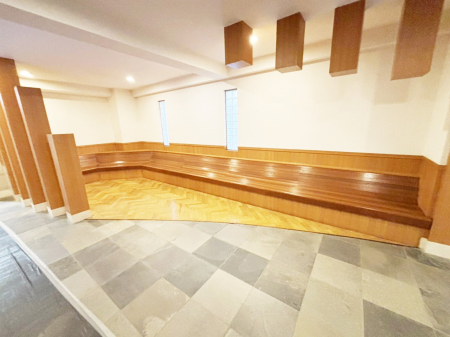 ���̑� �҂����킹�ꏊ�Ƃ��Ă��֗��ȃG���g�����X���r�[