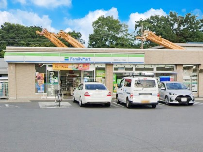 ���ӊ� �R���r�j 900m �t�@�~���[�}�[�g�V����Ύ~�񒚖ړX