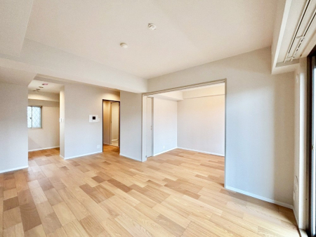 ���r���O �אڂ̗m�����J������Ƃ���ɍL�X