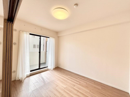 �q������ ���r���O�ɗאڂ����m���B�����˂��J������ƃ��r���O�ƌq����e���̋�Ԃɕϐg�I