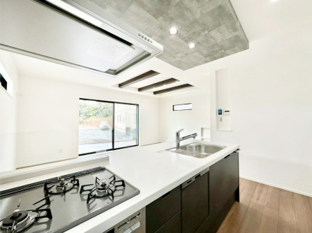 �L�b�`�� ���r���O�ŗV�Ԃ��q�l�������Ȃ��炨�������ł���ΖʃL�b�`��