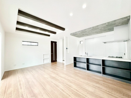 ���r���O �܏�V�䂪���r���O�ɊJ�������v���X�I�Ƒ��݂�Ȃ�������芰���܂��B