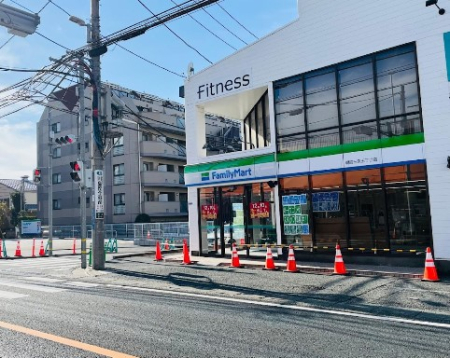 ���ӊ� �R���r�j 200m �t�@�~���[�}�[�g �����O���ܒ��ړX