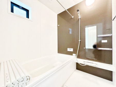 ���� ���������̂���_�[�N�J���[����ɂ����o�X���[����1���̔������t���b�V���I