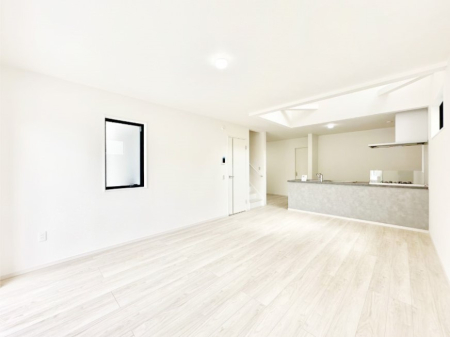 ���̑����� �Ƒ��̏Ί炪���R�Ɛ��܂�Ă���A����ȕ��͋C�̃_�C�j���O�Ɏd�オ���Ă��܂��B