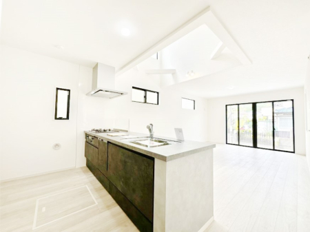 �L�b�`�� ���Ƒ��̉�b�e�ޑΖʃL�b�`���I���������̃p�p�}�}�����Ƒ��Ɖ߂������Ԃ����������B