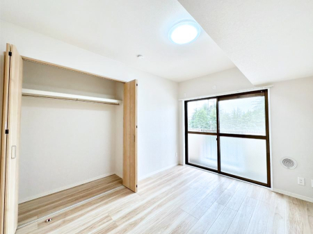 ���̑����� �o���R�j�[�ɖʂ��Ă���̂Ŗ��邭���K�ȃv���C�x�[�g���[���@