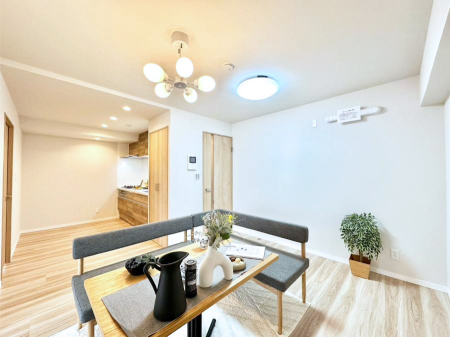 ���r���O ���K���Ƃ�Ƃ���f�U�C������11.4�����r���O�I