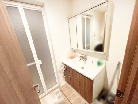 ���ʑ�E���ʏ� �X�^�C�����O�ɕ֗��ȎO�ʋ��A�~���[�L���r�l�b�g�ōׂ������X�b�L��