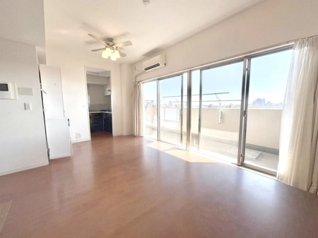 ���r���O ���R������荞�܂�A�Ƒ��c���̏ꏊ�𖾂邭���o�@��CG���H��