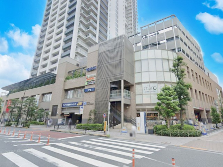 ���ӊ� �V���b�s���O�Z���^�[ 600m ���B�i�V�X�����u���C�g�R�[�g