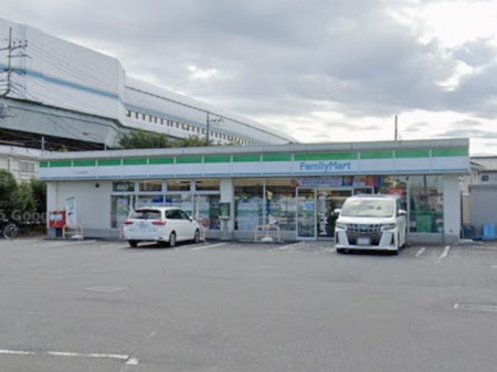 ���ӊ� �R���r�j 700m �t�@�~���[�}�[�g�������܏��{�X