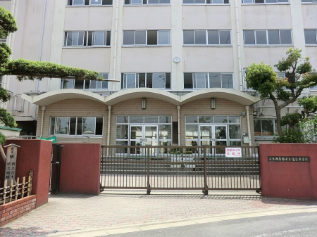 ���ӊ� ���w�Z 490m �����旧�T�L���w�Z