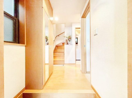 ���� ���Ƒ��₨�q�l���C�����悭���o�}���ł��鉸�₩�ȕ��͋C�̌��ւł��B