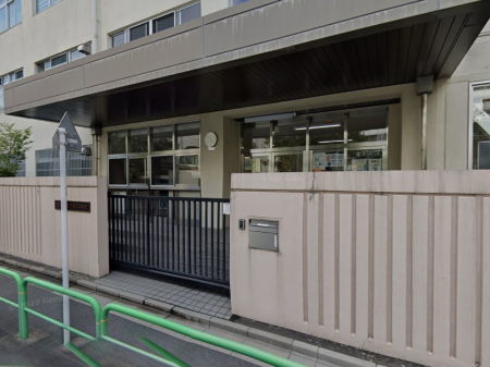 ���ӊ� ���w�Z 950m ���旧�u����񒆊w�Z