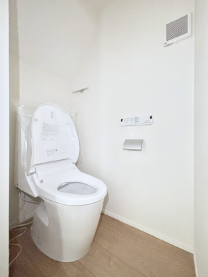 �g�C�� �g�C����1�K��3�K���ꂼ��ɔz�u����Ă��ĂƂĂ��֗��ł��B 