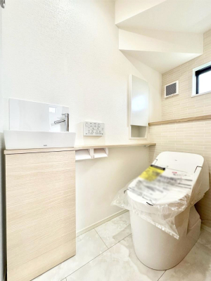 �g�C�� �g�C����1�K��2�K���ꂼ��ɔz�u����Ă��ĂƂĂ��֗��ł��B 