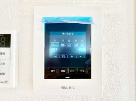 ���̑����� TV���j�^�[�t�C���^�[�t�H�����t���Ă��ăZ�L�����e�B�[��