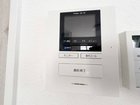 ���̑����� TV���j�^�[�t�C���^�[�t�H�����t���Ă��ăZ�L�����e�B�[��  