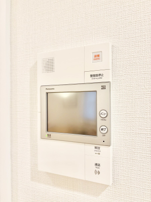 ���̑����� TV���j�^�[�t�C���^�[�t�H�����t���Ă��ăZ�L�����e�B�[��  
