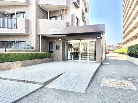 �G���g�����X �Z���҂◈�K�҂��C�����悭���o�}���B�������������͋C�̃G���g�����X