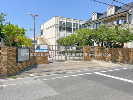 ���ӊ� ���w�Z 300m �����旧���ɋ����w�Z