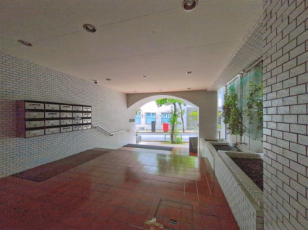 �G���g�����X -