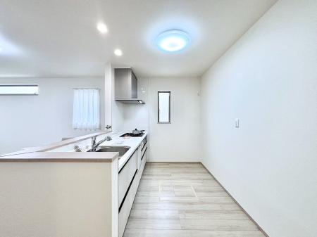 �L�b�`�� �u�₩�ȕ����ʂ蔲����L�b�`���B��������̂Ŗ��邭���C�ɂ��𗧂��܂��B